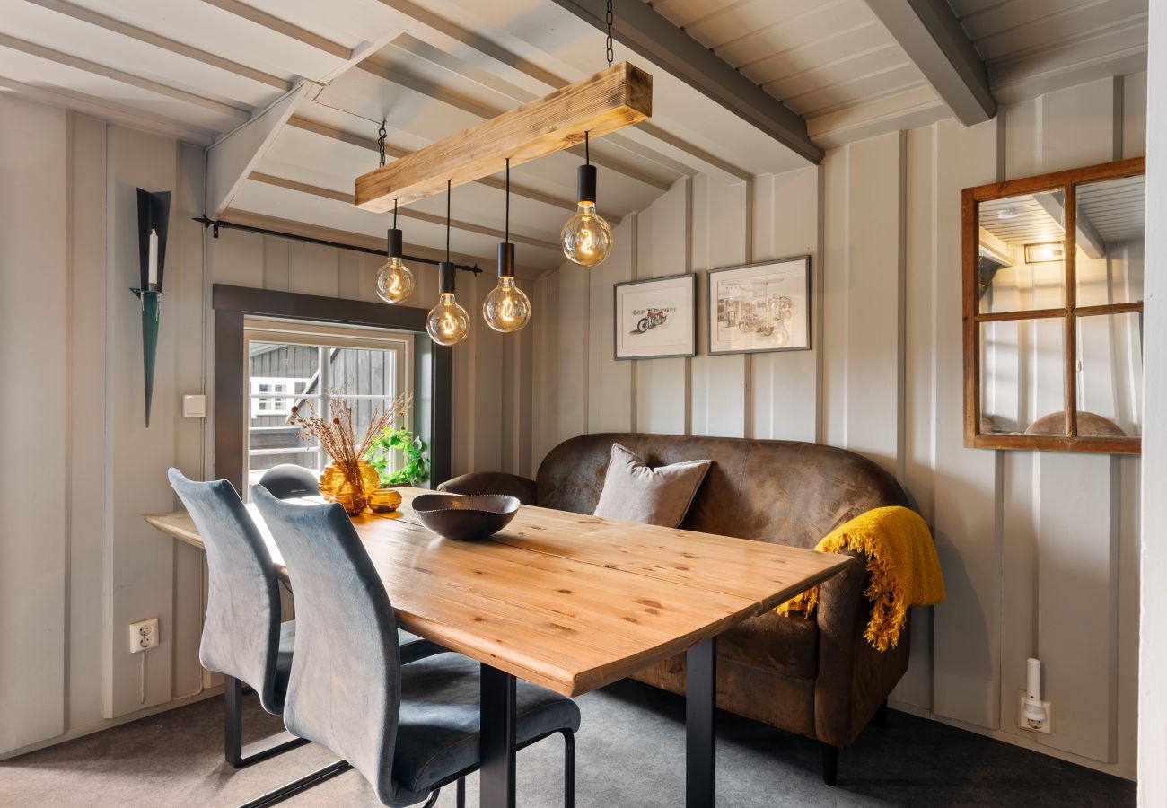 Hytte i Trysil - SlopeSide Charm, Cozy retreat by the ski slopes.