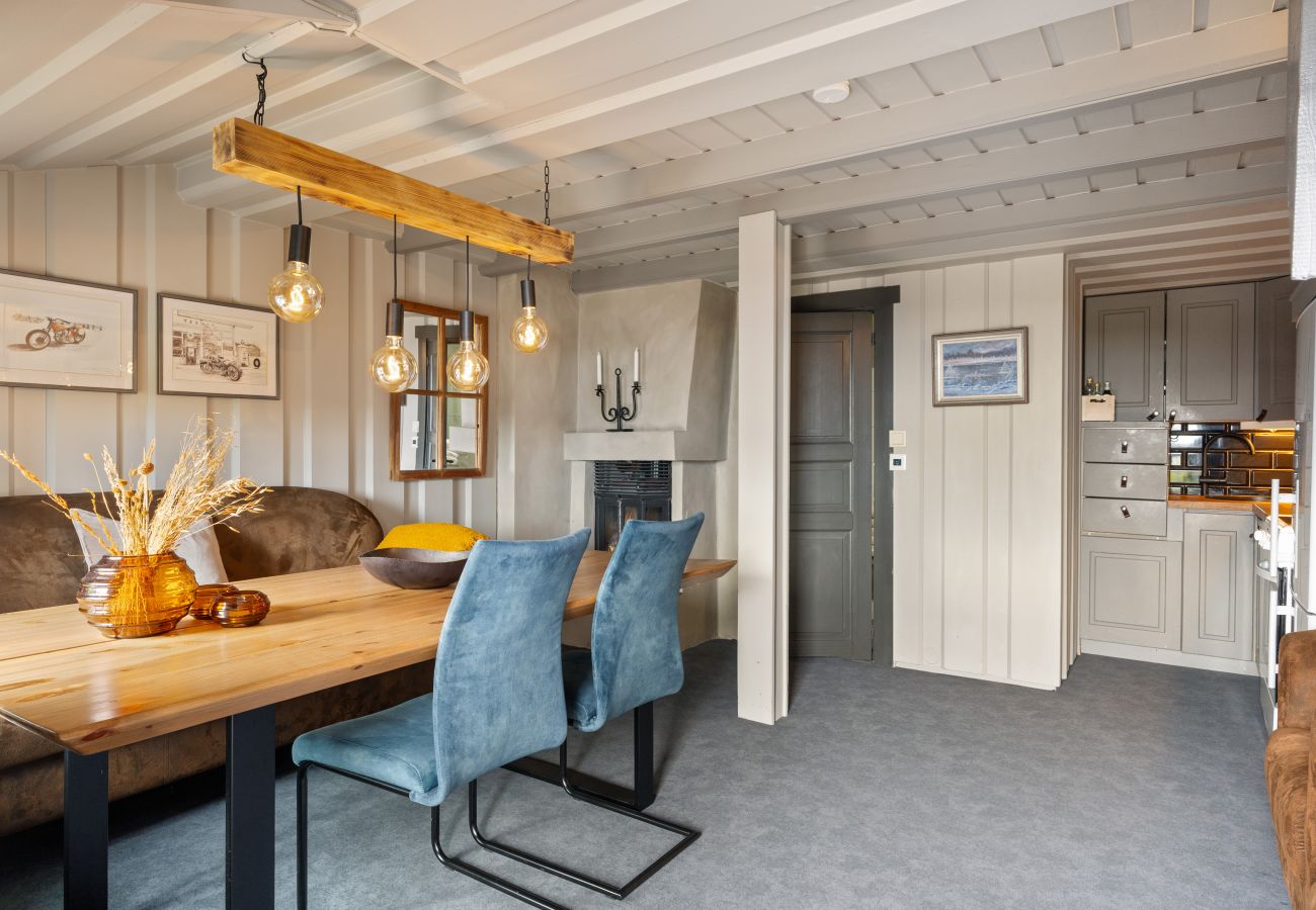 Hytte i Trysil - SlopeSide Charm, Cozy retreat by the ski slopes.